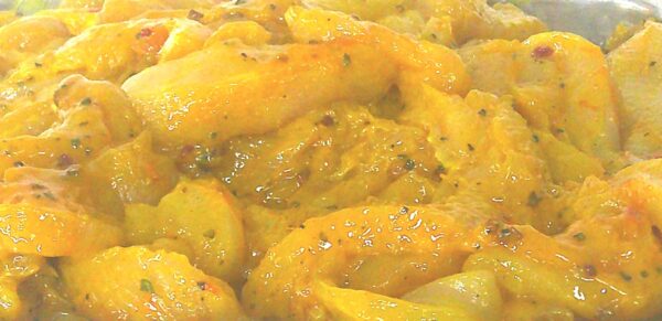 Escalope de poulet coupée en lamelle mariné sauce curry