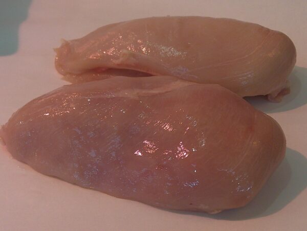 Escalope de poulet, filet de poulet ou blanc de poulet entier et non coupé en tranche